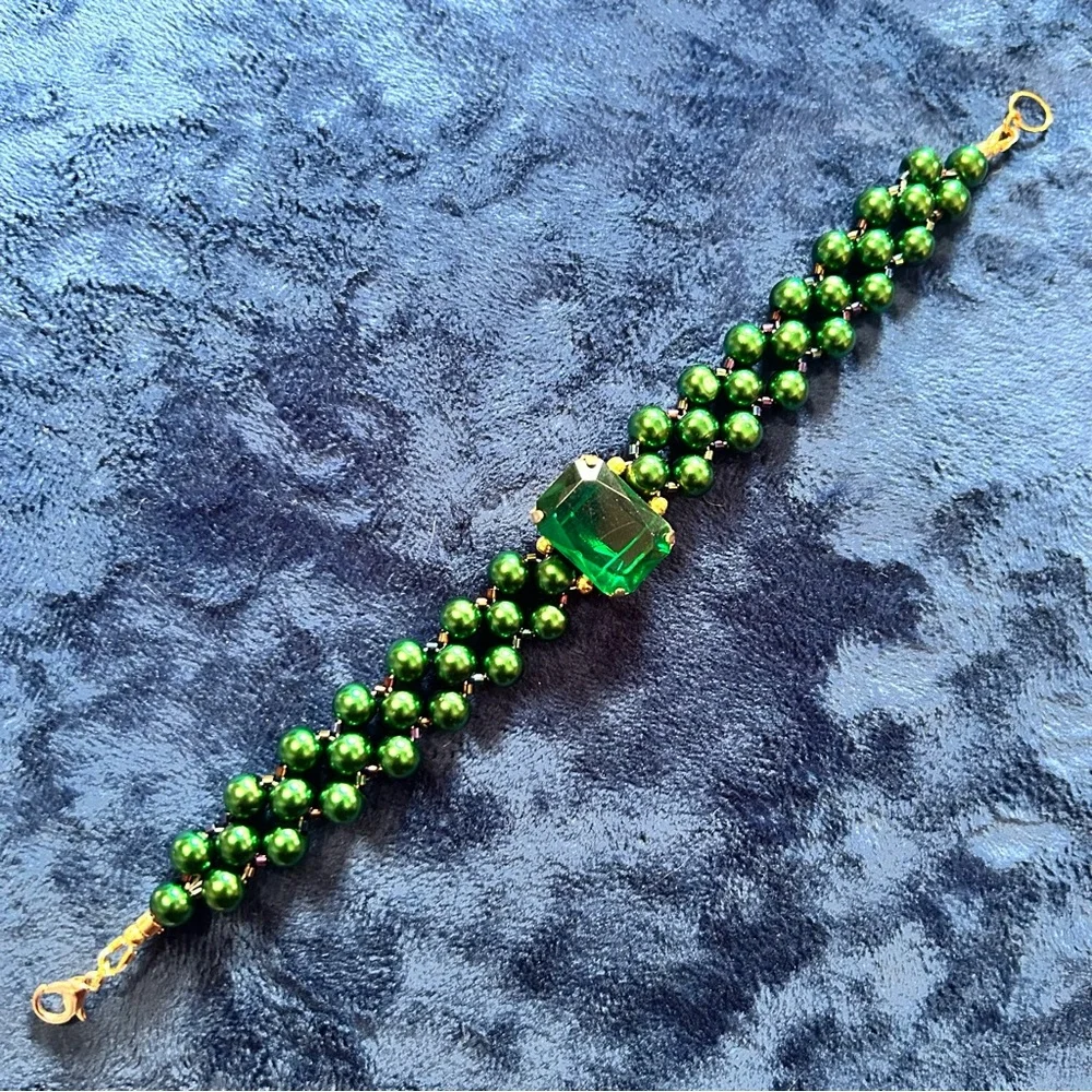 Handcrafted emerald green Czech glass pearl rainbow seed bead lattice bracelet